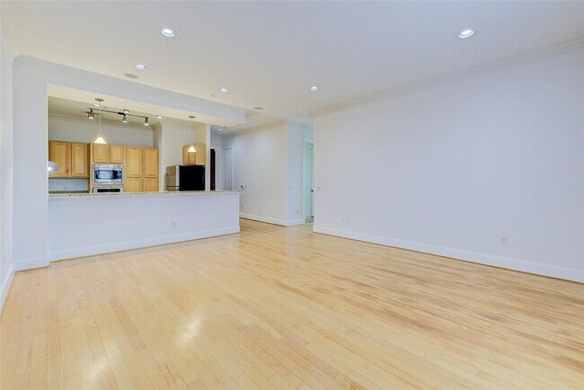 Building Photo - 7134 Mapleridge St