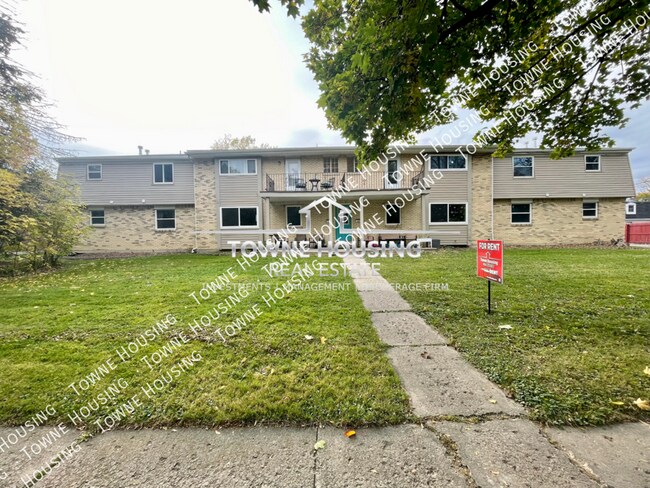 Building Photo - 132 Denrose Dr