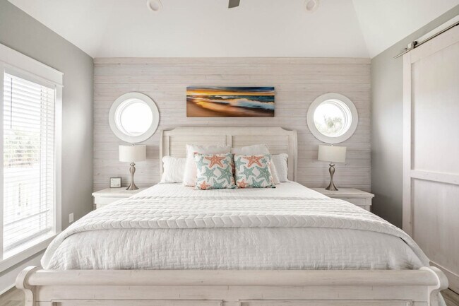 Building Photo - 939 Palm Ridge Dr