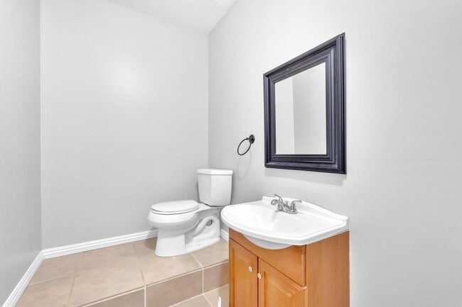 Building Photo - 227 Valley Crest Dr