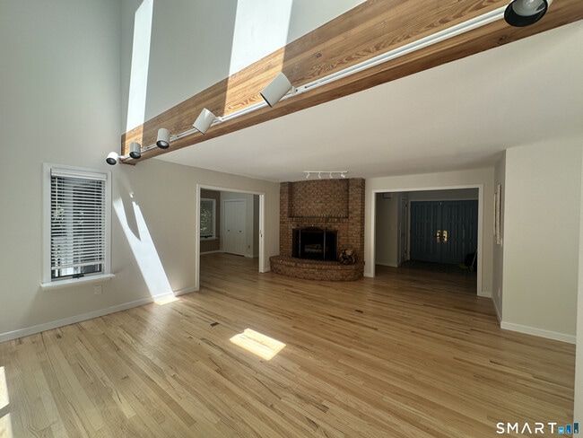 Building Photo - 19 Brookhill Ln