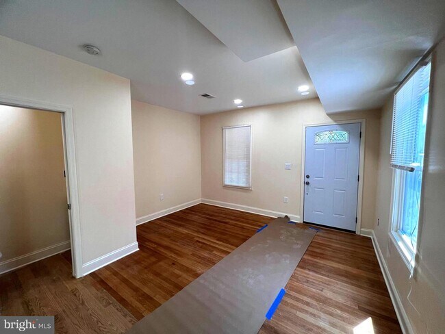 Building Photo - 302 RALEIGH # A St