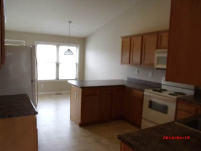 Building Photo - Deerwood Lake Commons