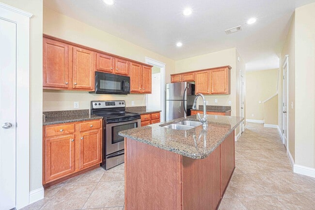 Building Photo - 8808 Bainbridge Dr