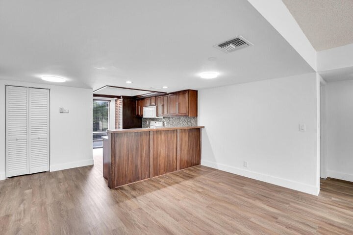 Building Photo - 1701 Presidential Way