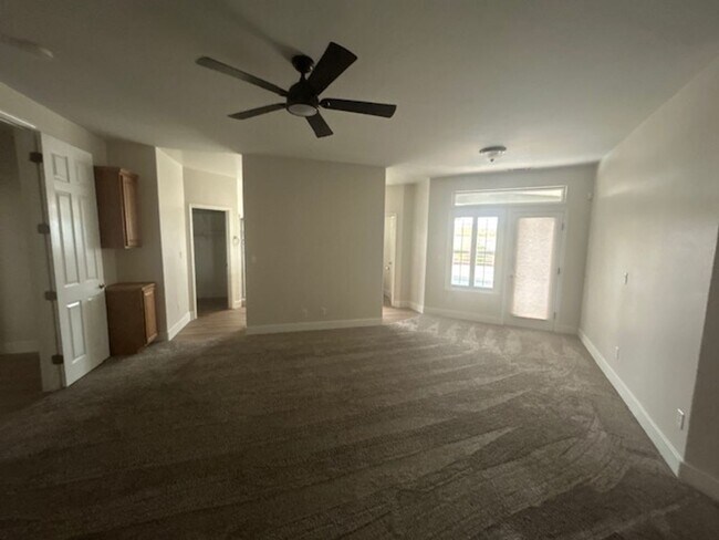 Building Photo - 4 Bedroom 2 Bathroom in SE Visalia with Po...