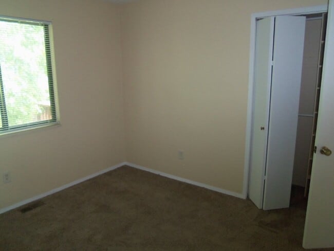 Building Photo - Littleton Ranch Style Townhome - 2 Bedroom...