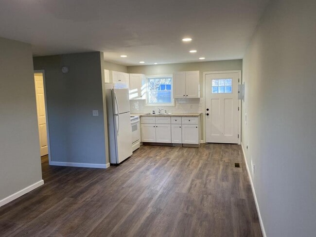 Building Photo - 115 Dogwood