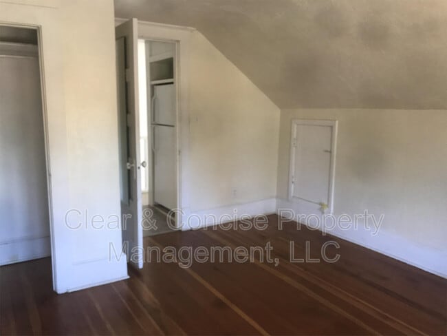 Building Photo - 157-154 Monroe St