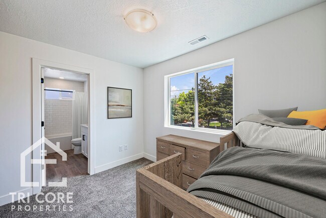 Building Photo - Sandy Luxury Townhomes
