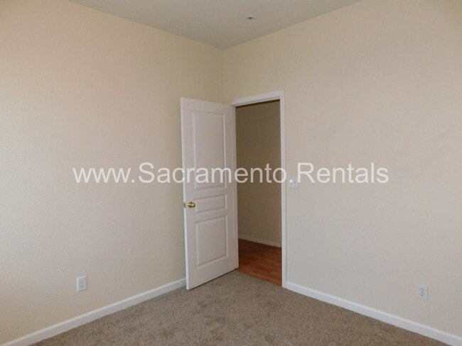 Building Photo - 4 br, 2 bath House - 4000 Saintsbury Drive