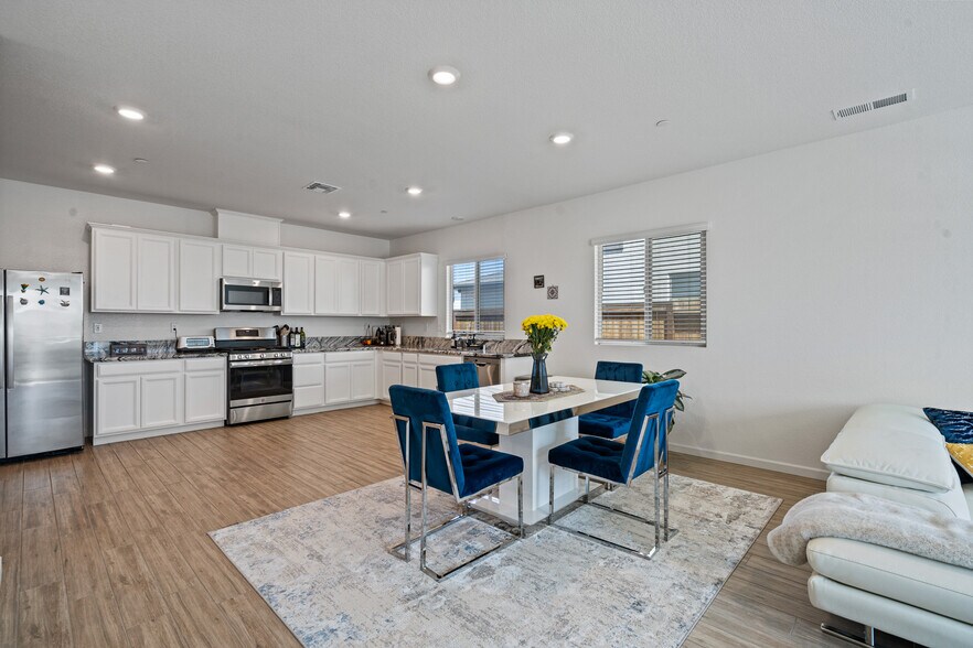 Building Photo - 3324 Pruett Dr