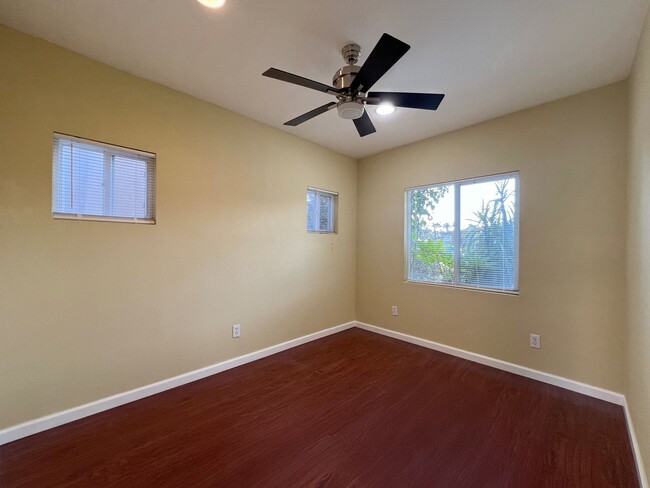 Building Photo - **5886 Lemon Ave Long Beach** 2 Bedroom 1 ...