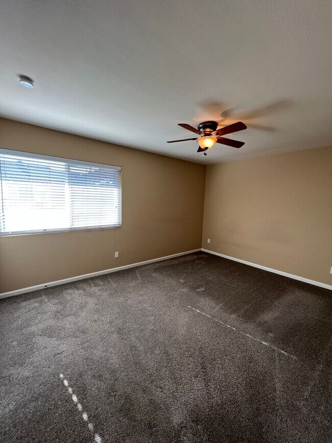 Building Photo - 414 21st St