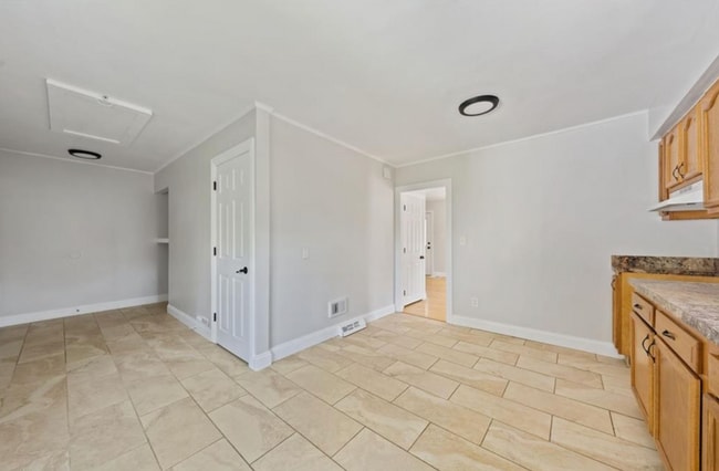 Building Photo - 1282 Summit Dr