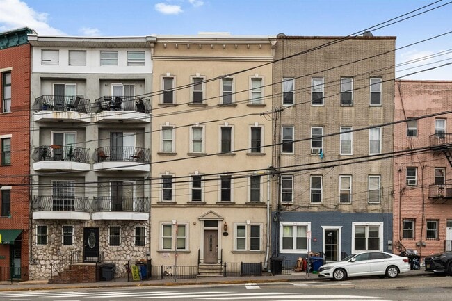 Building Photo - 447 Pavonia Ave