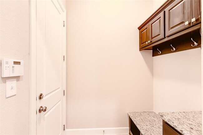 Building Photo - 152 Fort Cobb Way