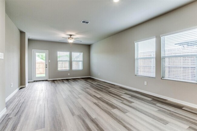 Building Photo - 612 McKenna Dr