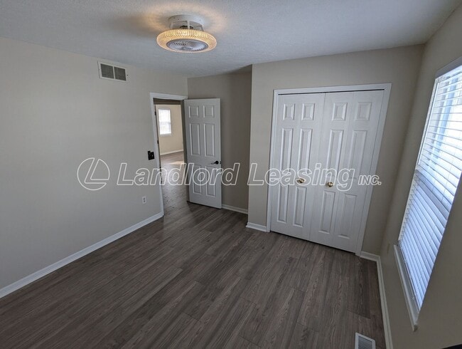 Building Photo - 35330 Oxford Ct