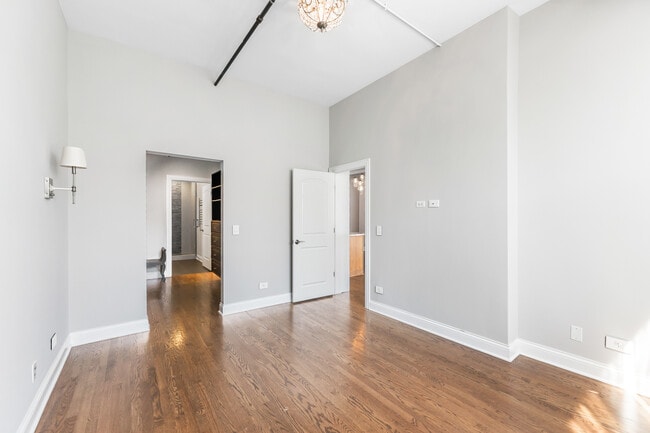 Building Photo - 1000 W Adams St