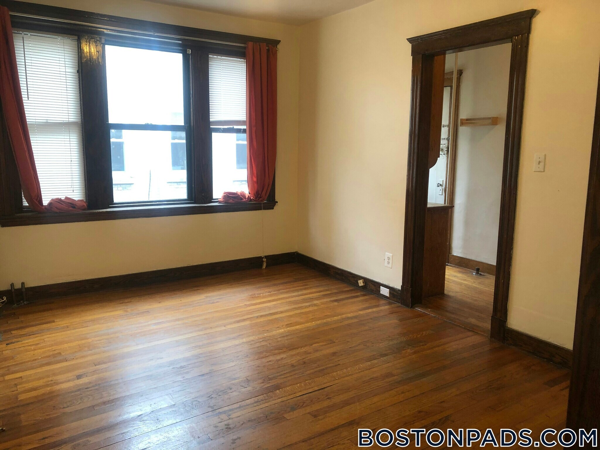 Building Photo - 240 Kelton St