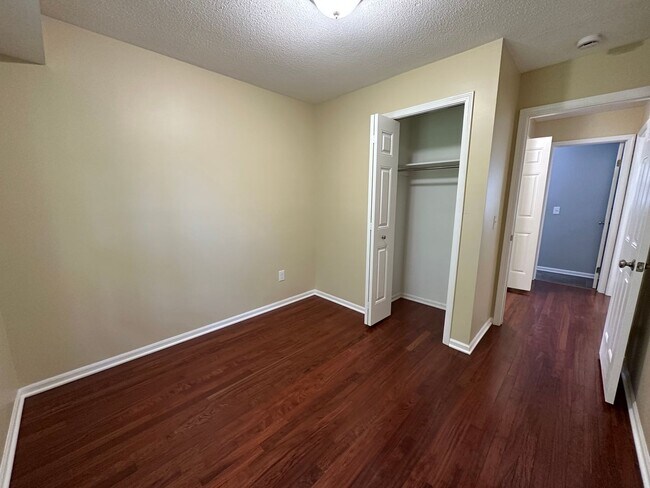 Building Photo - Adorable home on the NE side of Grand Rapids!