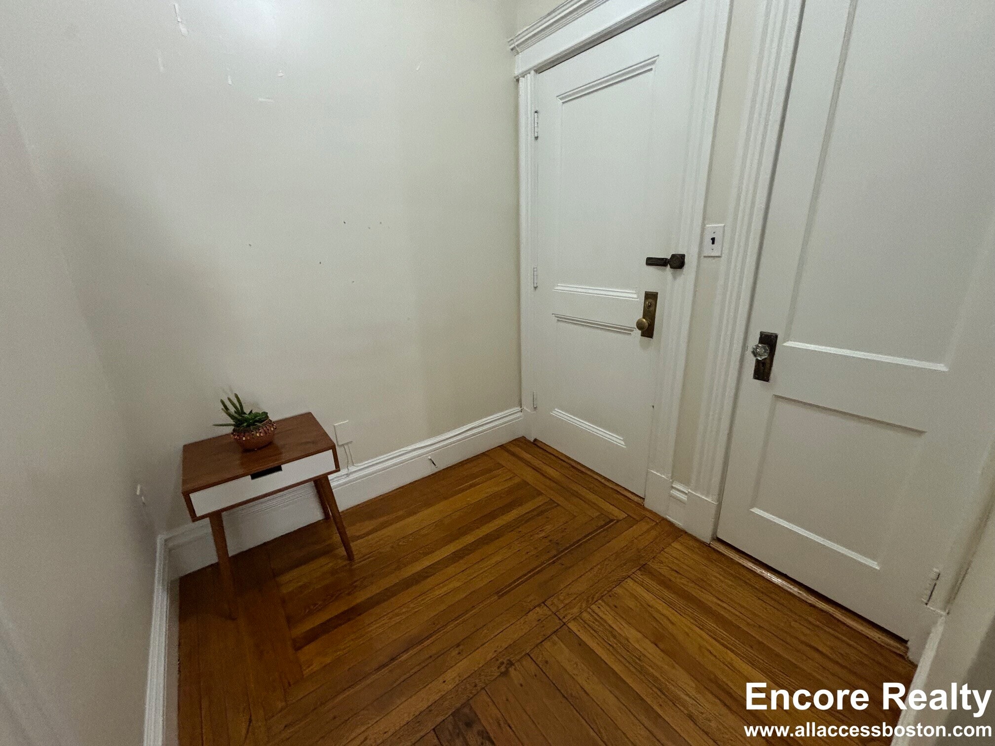 Building Photo - 22 Euston St