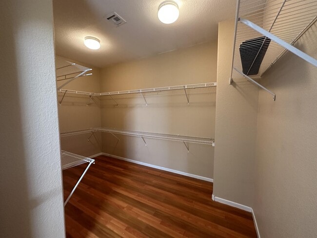 Building Photo - 5537 Spruce Hill Ct