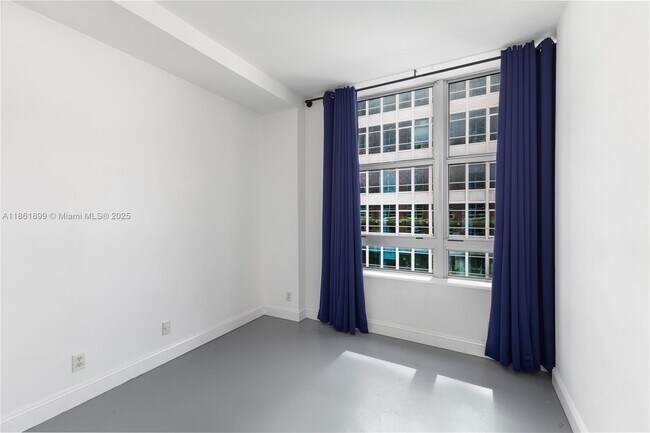 Building Photo - 111 E Flagler St