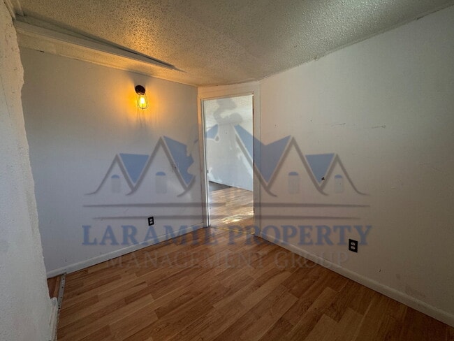 Building Photo - 2 bedroom + Office upstairs