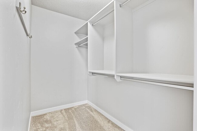 Building Photo - Beautiful 3bd/2.5ba Home w/Office Space & Bonus Loft