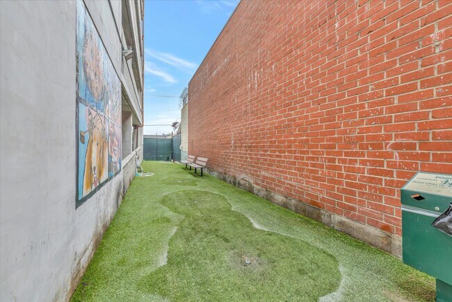 Building Photo - 420 San Pedro St