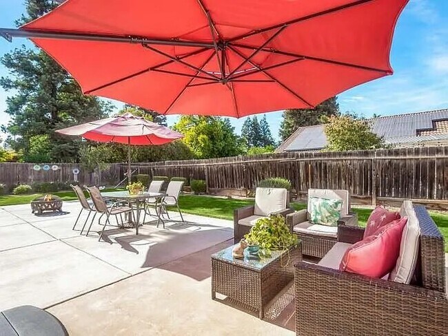 Building Photo - 178 N Magnolia Ave