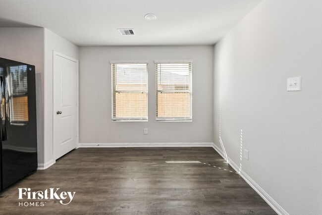 Building Photo - 25590 Roy Rogers Ct