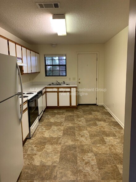 Building Photo - 112 Bayou View Dr