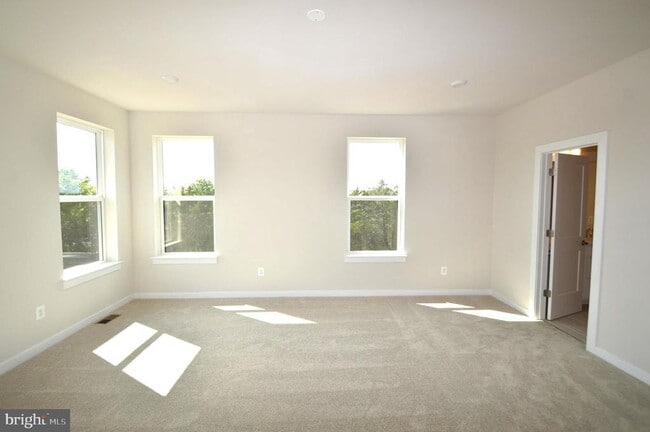 Building Photo - 43795 Middleway Ter