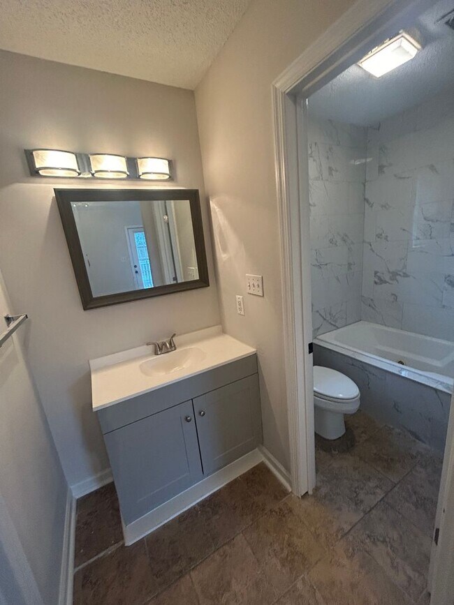 Building Photo - 3613 Farmington Pl