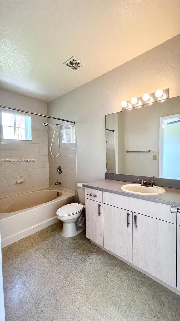 Building Photo - 126 SW Peacock Blvd