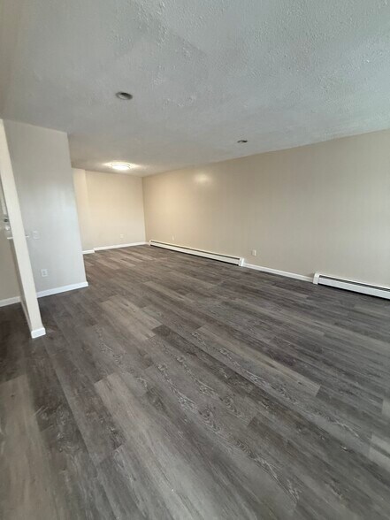 Building Photo - 2470 Batchelder St