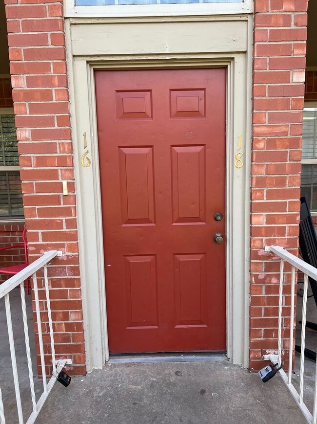 Building Photo - Great 2 Bedroom Condo !