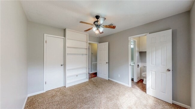 Building Photo - 1304 Merry Oaks Dr