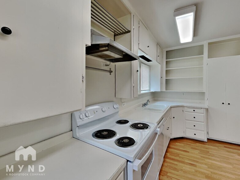Building Photo - 1311 N Alder St