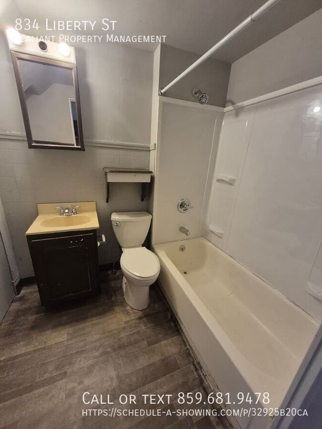 Building Photo - 834 Liberty St