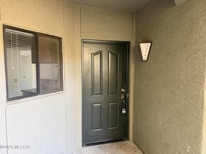 Building Photo - 5751 N Kolb Rd