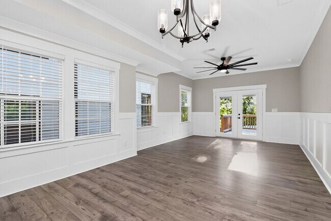 Building Photo - Beautiful 3BD/2.5BA Single Family Home in Reid Park!