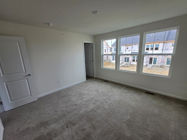Building Photo - 5931 Hawkweed Dr