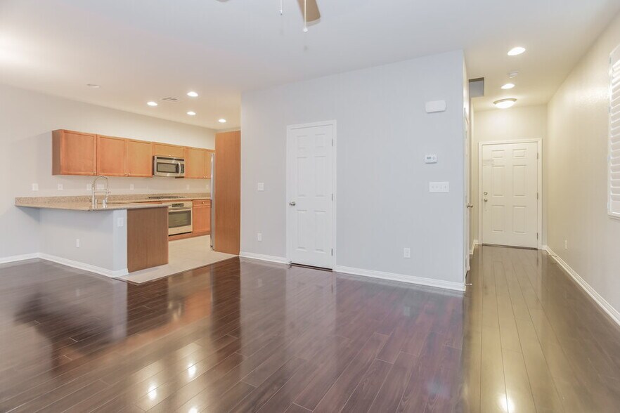 Building Photo - 3919 N Zodiacal Light St