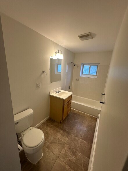 Building Photo - 63 Selkirk Rd