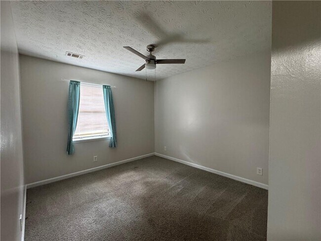 Building Photo - 5382 Zachary Dr