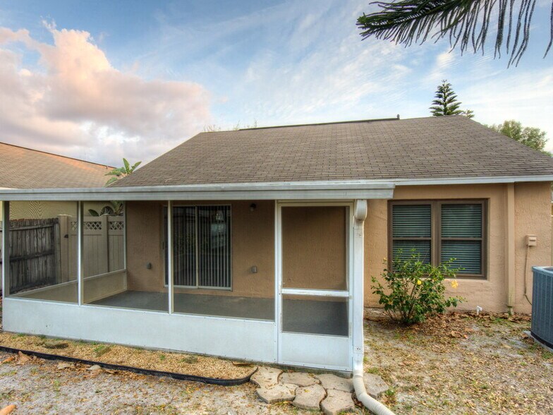 Building Photo - 7651 Harbor Lake Dr
